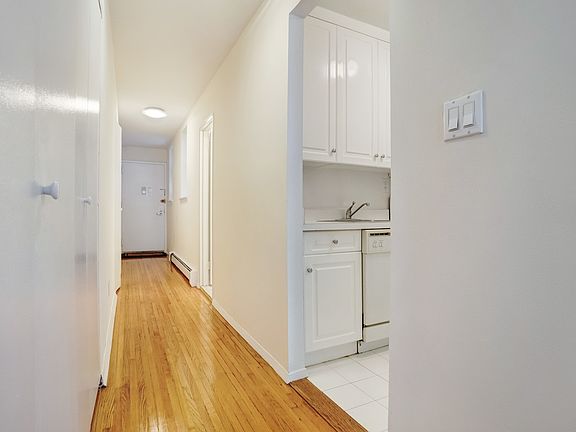 5th image of 365 W 52nd St APT 2E
