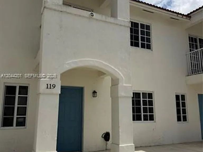 119 SW 6th Ln — Photo 4