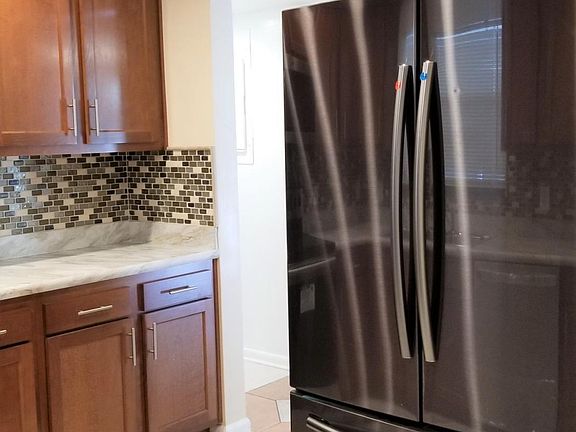 4th image of 2948 Wycombe Dr W