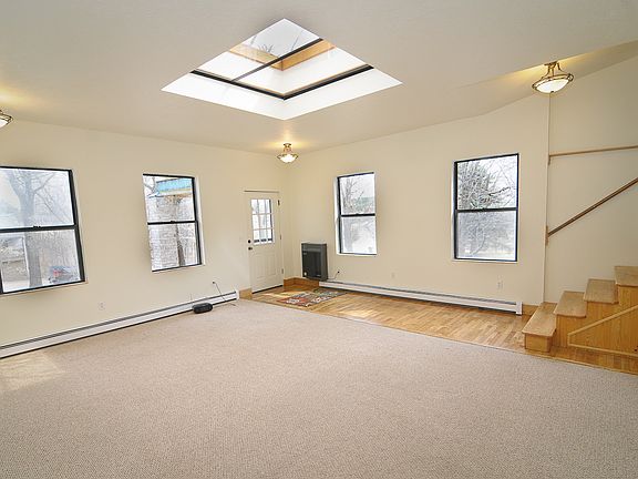 3rd image of 1012 Warbler Ln