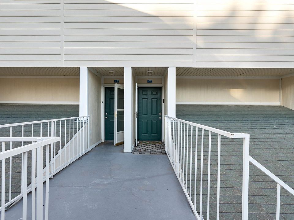 1st image of 1818 S Lakeshore Blvd APT 27