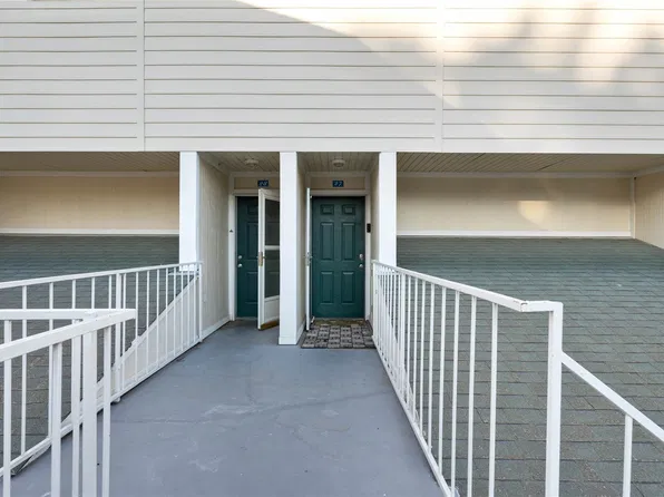 1818 S Lakeshore Blvd APT 27, Austin, TX 78741