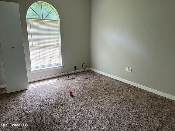 4th image of 2915 Longwood Dr