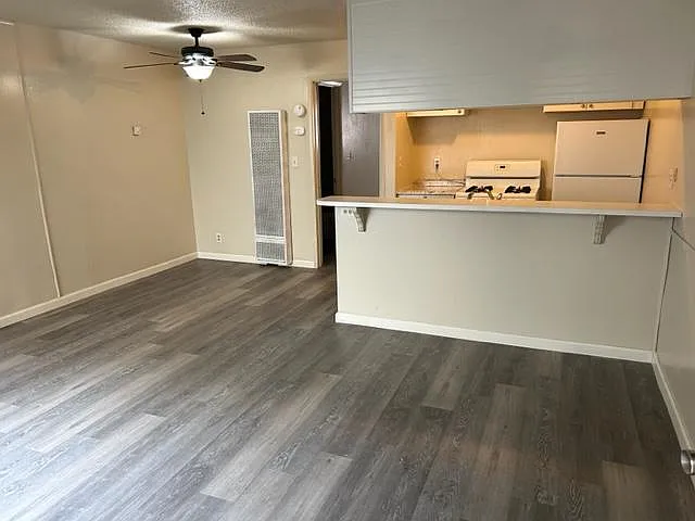 704 N Church St — Photo 2