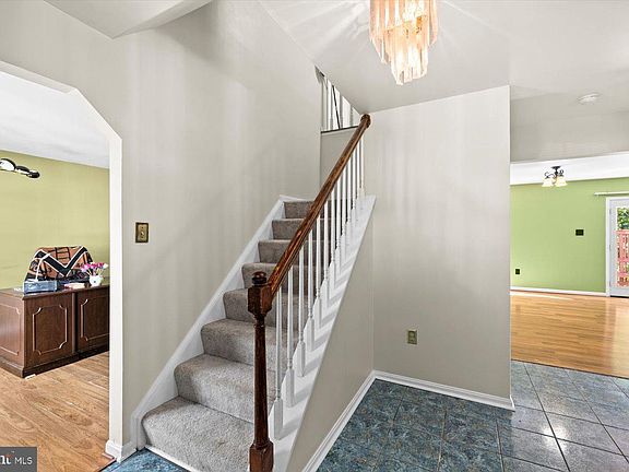 5th image of 12 Jane Ct