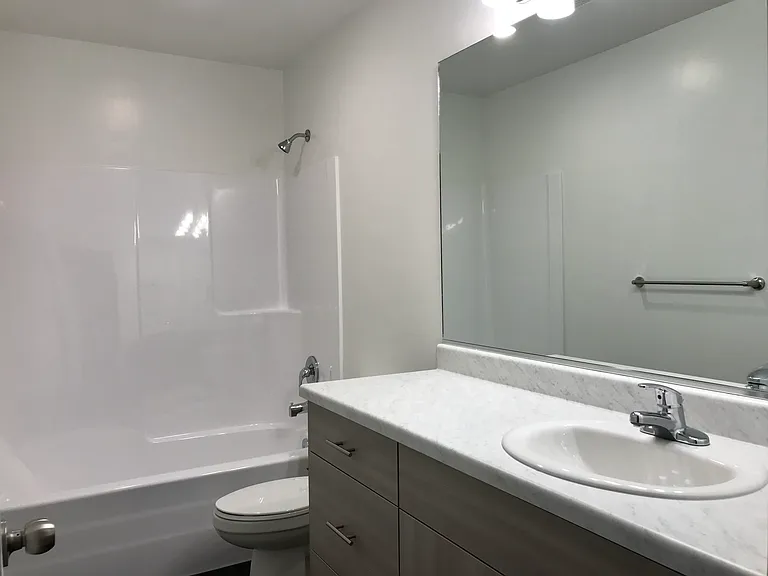 421 W 40 S — Photo 10