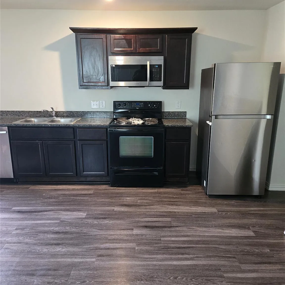3 bed, 2.0 bath, 1964 sqft, $1,750 — Photo 4