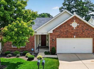 704 Villas Estates Dr, Fenton, MO 63026