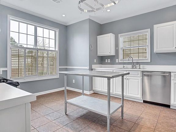 5th image of 2165 Berryhill Cir SE