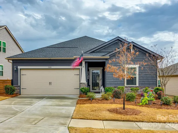 11810 Red Leaf Dr, Charlotte, NC 28215