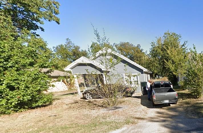 2nd image of 214 W Rosa St