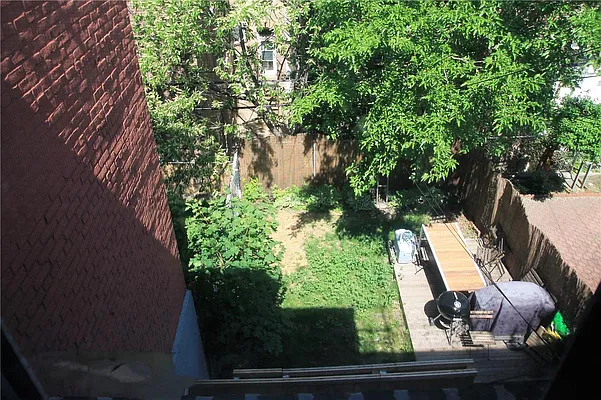 Rented by Space Marketing Shop | media 50