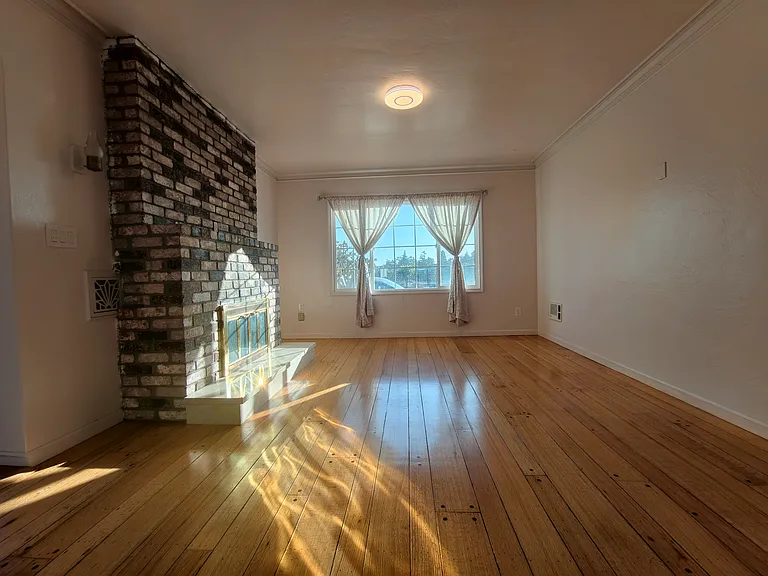 2056 Bancroft Ave — Photo 3