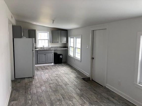4th image of 7433 Oakwood Dr