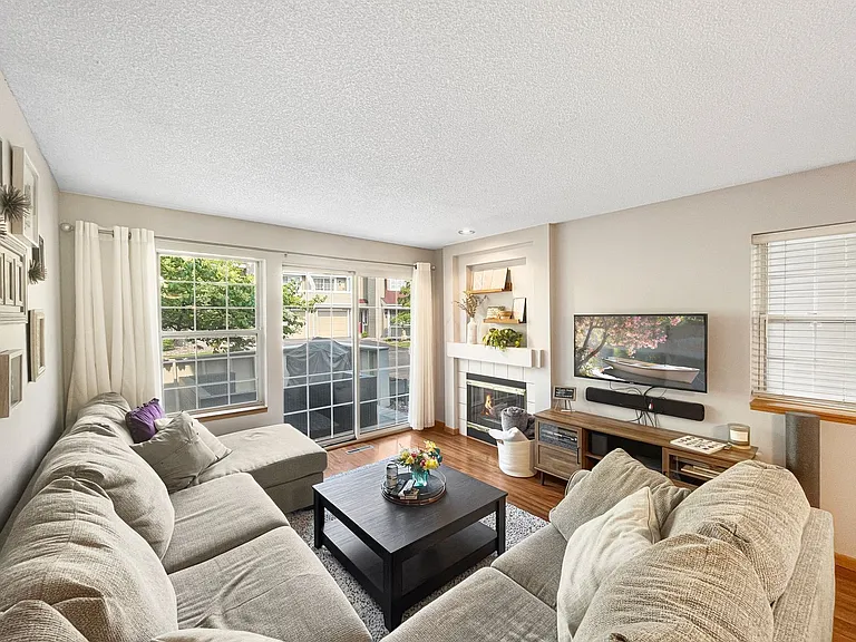 2040 Shenandoah Ct #G — Photo 5