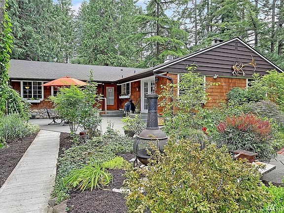 2nd image of 2331 NE Perkins Way Lake