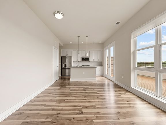 2nd image of 1800 Mount Vernon Ave #401