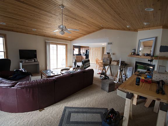 3rd image of 531 Lake Dr
