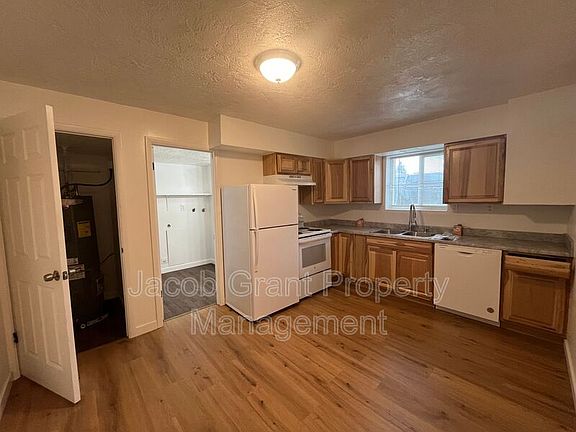2nd image of 598 Hansen Ave Unit 3