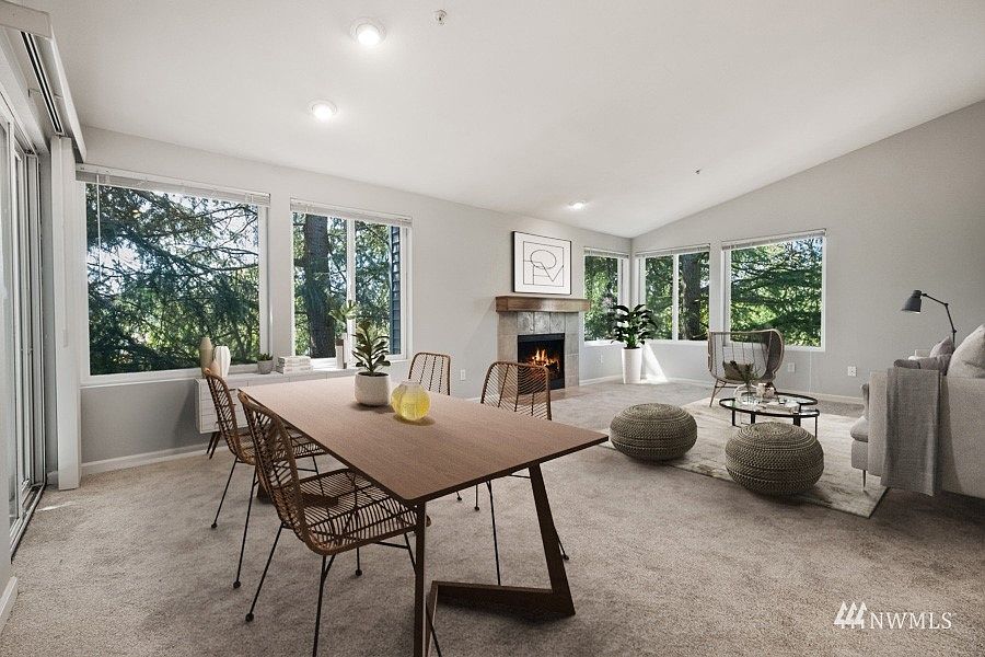 Living Room/Formal Dining>