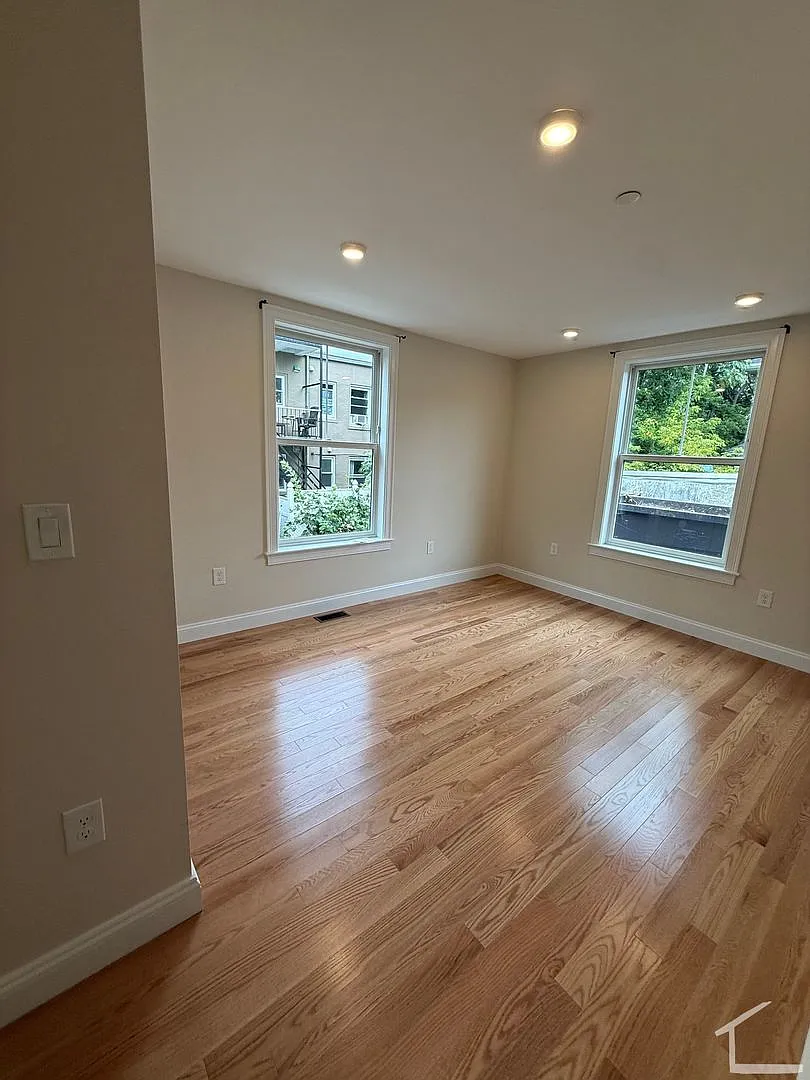 Brand new Listing in Allston Sept 15th move in — Photo 4