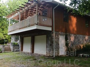 1688 Keyes Ferry Rd, Charles Town, WV 25414