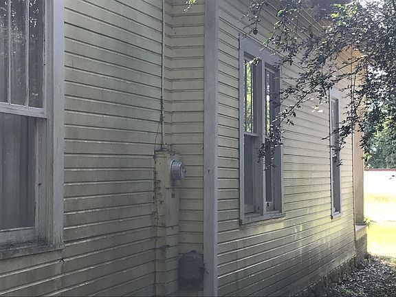 3rd image of 117 N Railroad Ave