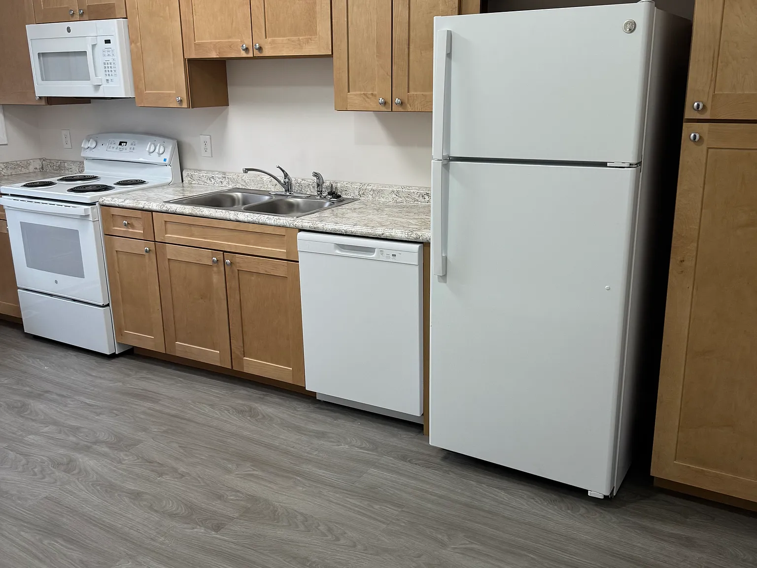 2 bed, 900 sqft, $975 — Photo 2