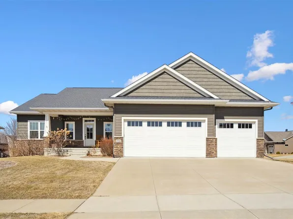 590 Oak Park Cir, Marion, IA 52302