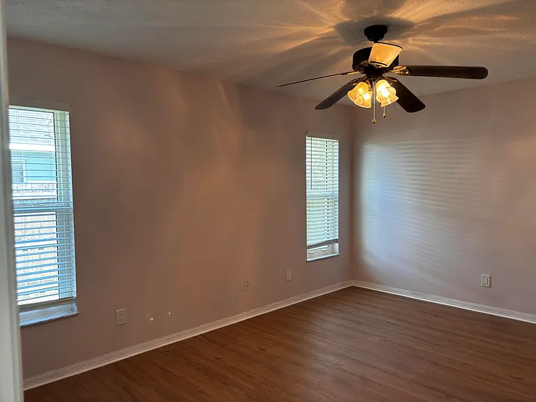 450 SW Eyerly Ave — Photo 14