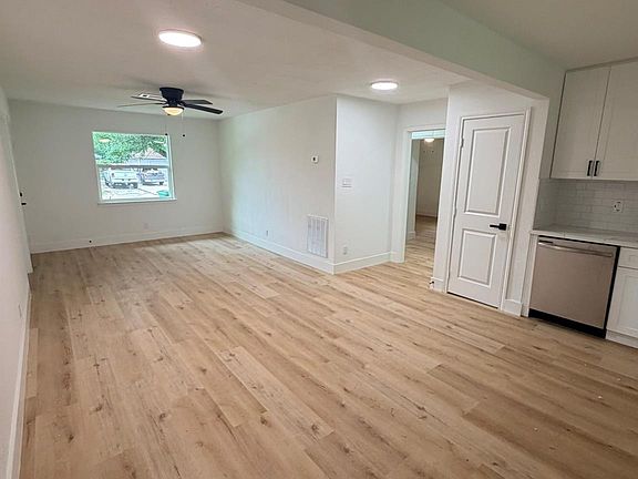 3rd image of 3048 Briarwick Ln