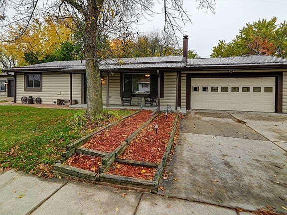 2nd image of 224 Kenilworth Ct