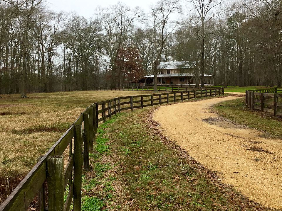 Drive entrance up to house
