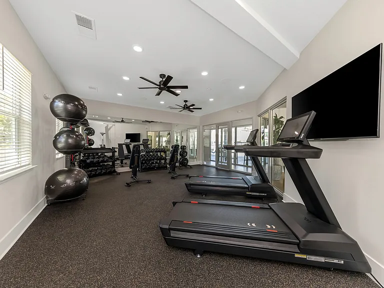 Everest Largo Apartments — Photo 5