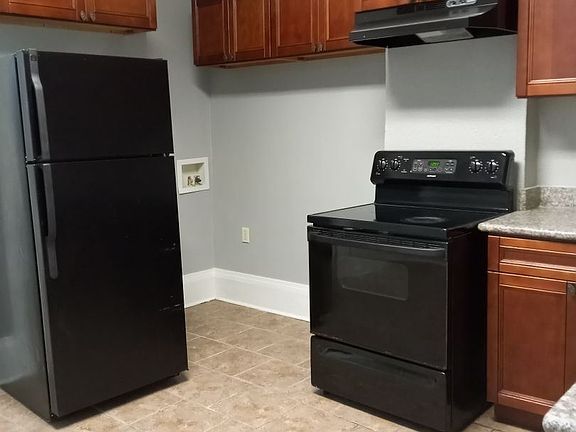 2nd image of 2533 Banks St #2533