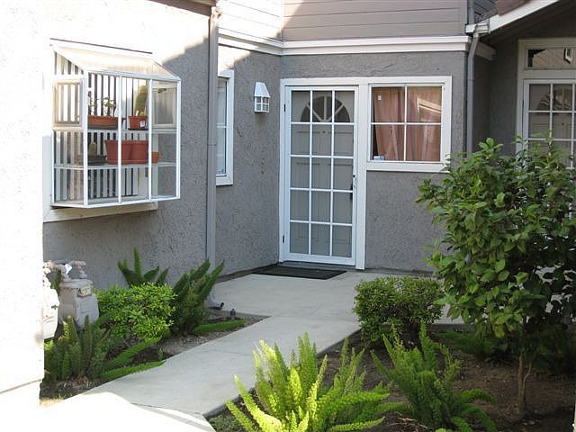 2 2.5 East SimiTownhouse !!