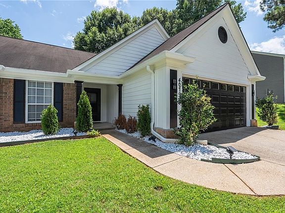 3rd image of 4019 Pin Oak Trl