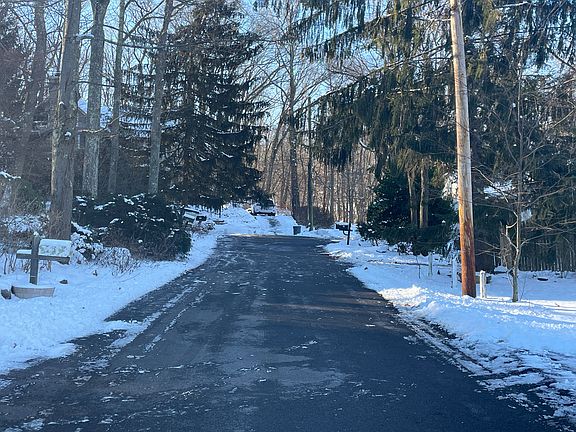5th image of 17 Oakwood Trl
