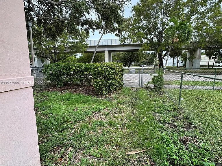 2652 SW 23rd Ave #BACK — Photo 11