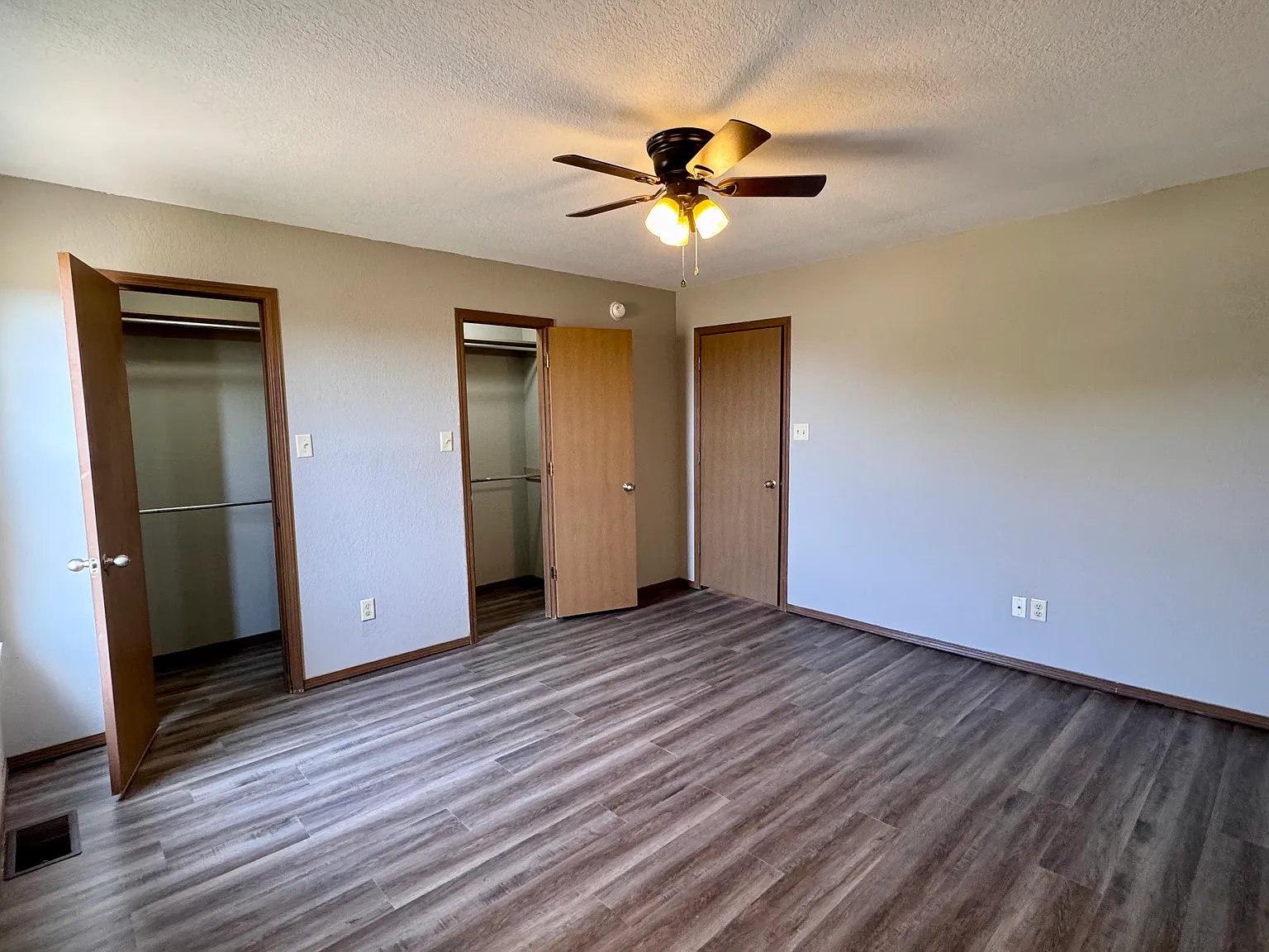 2 bed, 1.5 bath, $975 — Photo 3