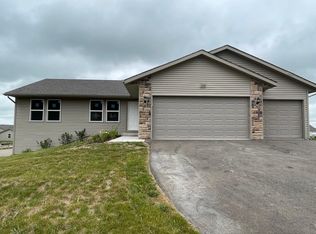 3346 Emerald Dr, Janesville, WI 53546