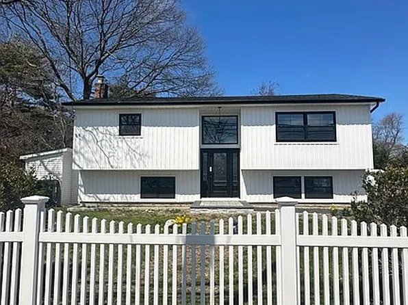 91 Washington Ave, Wheatley Heights, NY 11798