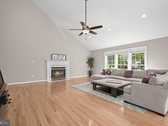 3rd image of 6535 Burgundy Ln