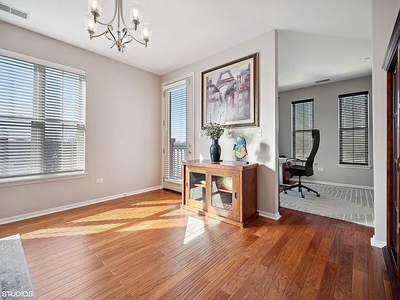 4th image of 1914 Farnsworth Ln Unit 202