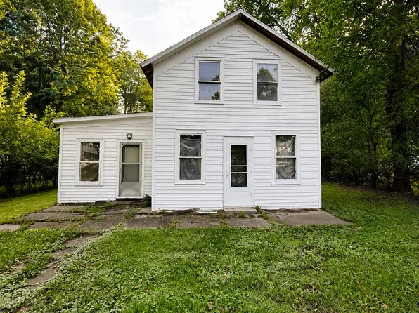 113 S Red Bud Trl, Buchanan, MI 49107