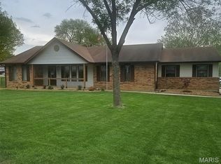 708 Riviera Cir, Edwardsville, IL 62025