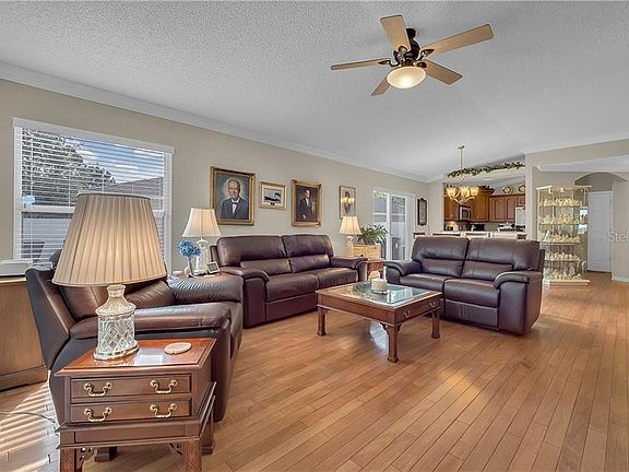 5th image of 2138 Winsley St