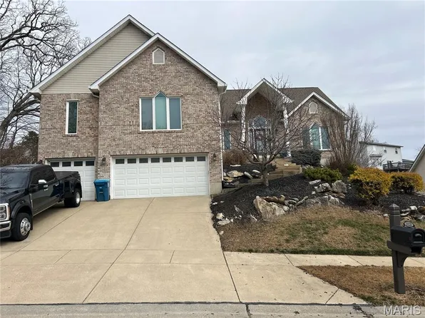 13222 Shady Green Dr, Saint Louis, MO 63128