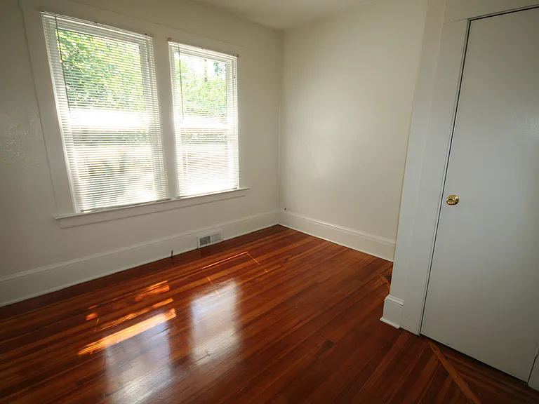 1306 W Chapel Hill St #B — Photo 7