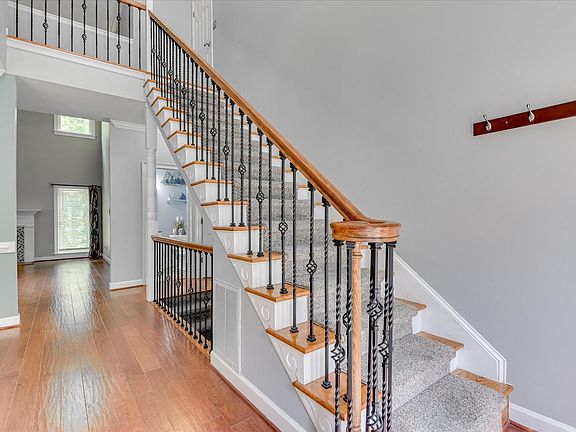 4th image of 328 Sharebrook Ln